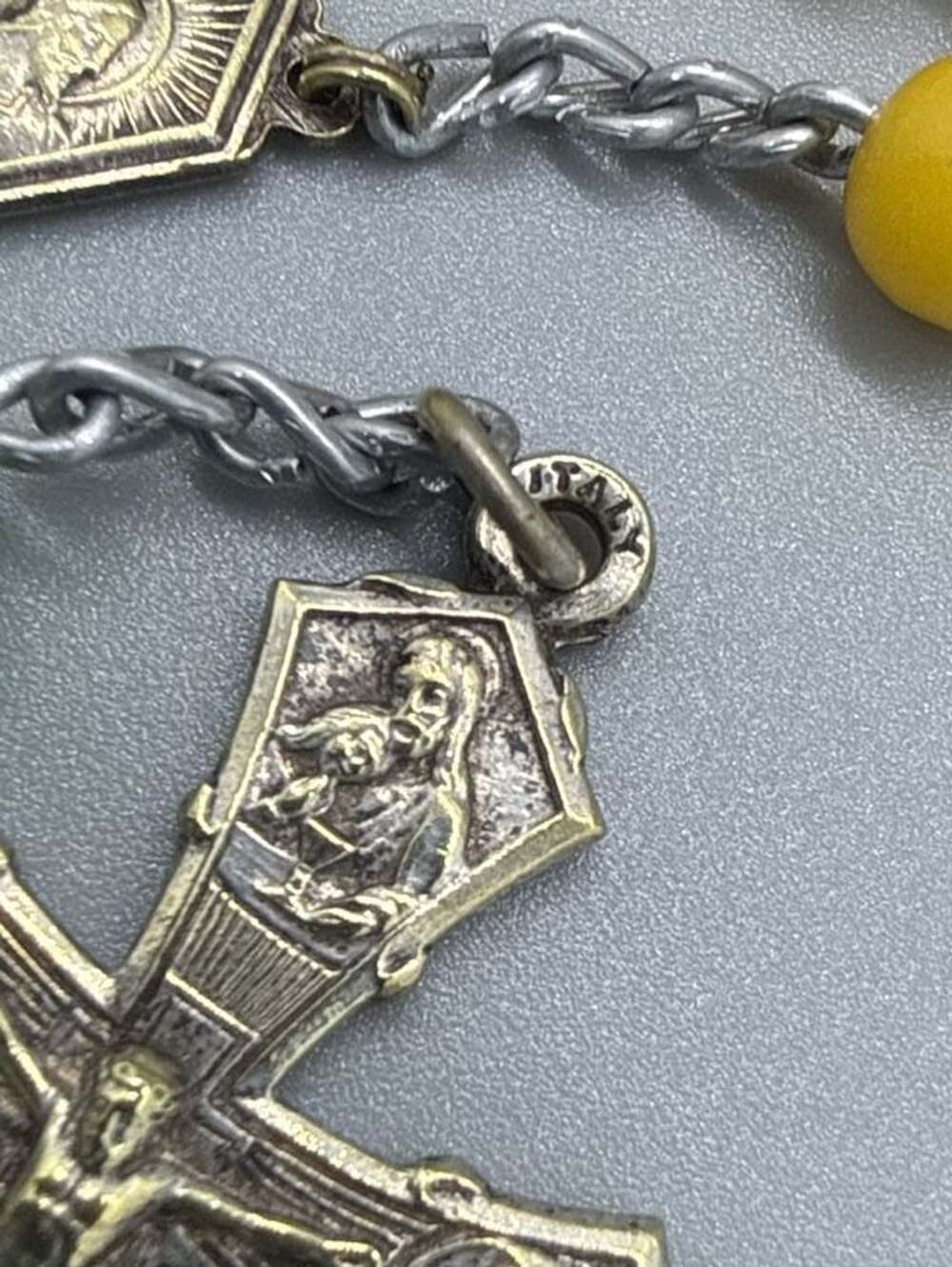 Vtg Italian Rosary Silver Tone Crucifix Yellow & Green Beads Italy Catholic - Picture 12 of 16